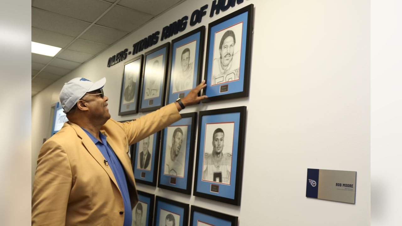 Watch Robert Brazile receive Hall of Fame ring, enter Titans' Ring