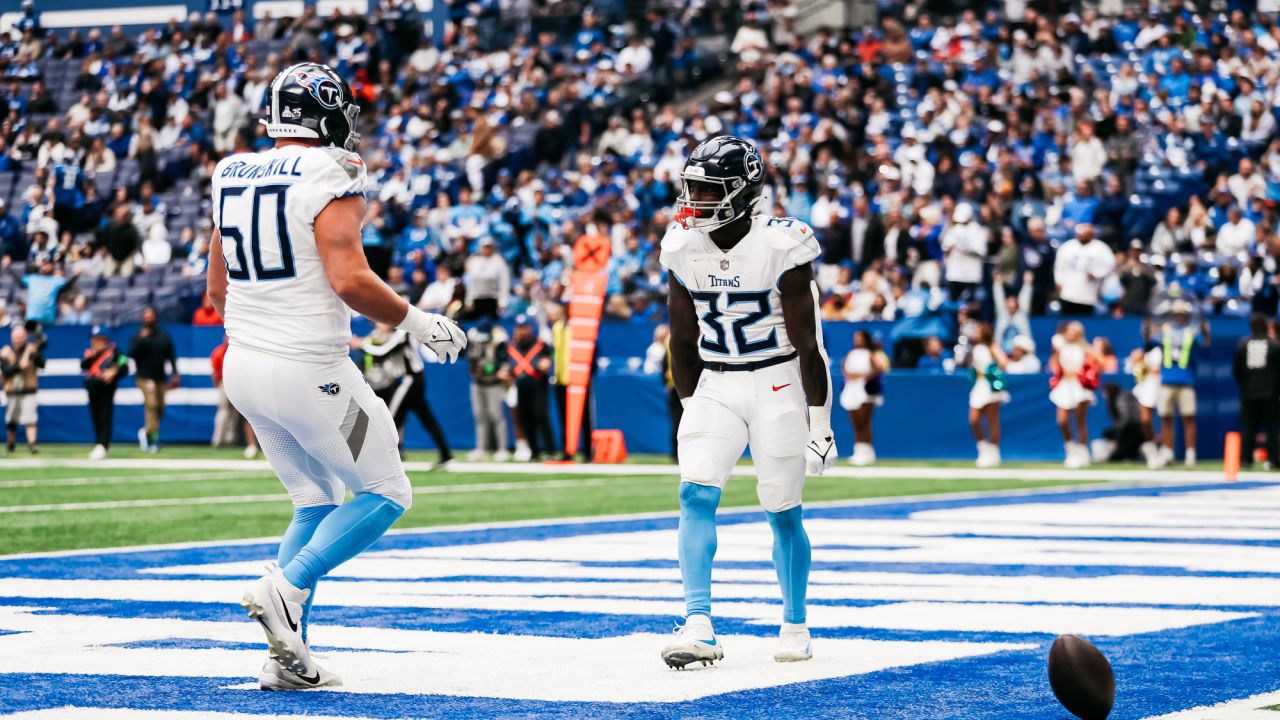 Derrick Henry Tennessee Titans Autographed 16 x 20 Handoff Photograph