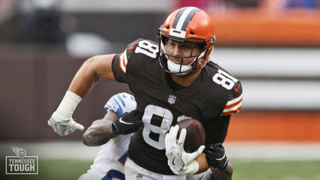 Tennessee Titans sign former Browns tight end