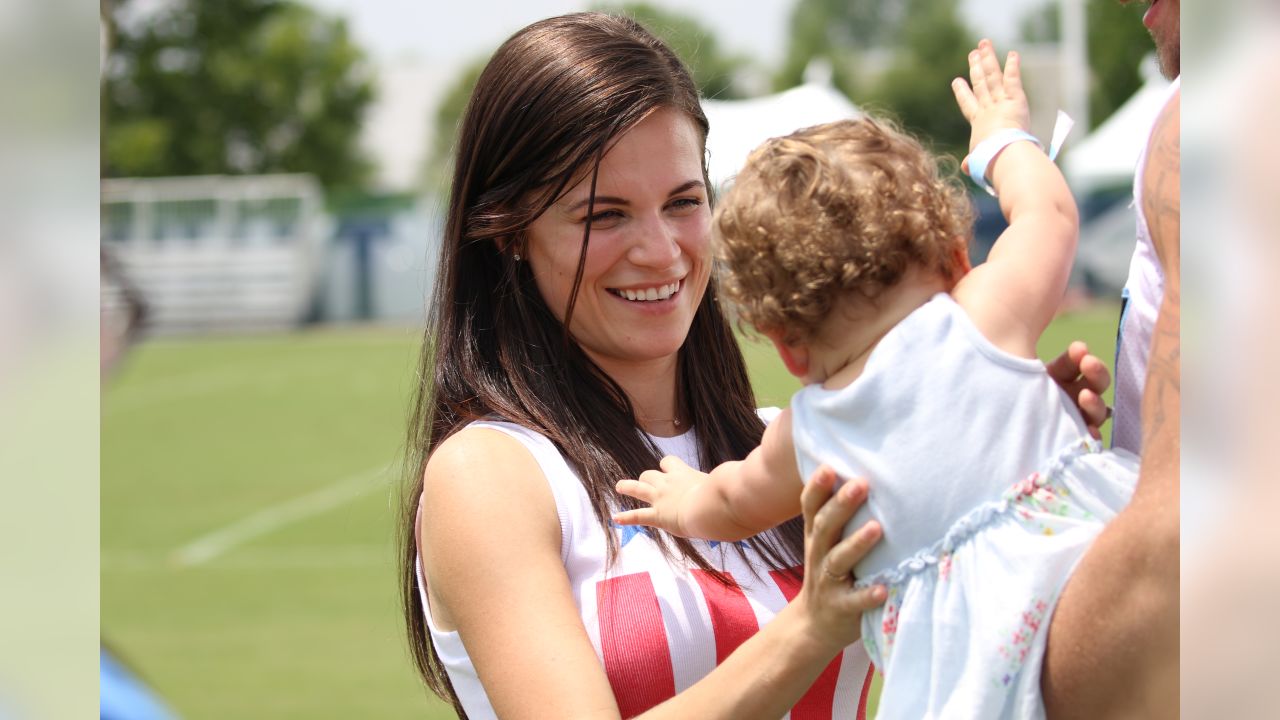 Taylor Lewan plays good samaritan for woman in need