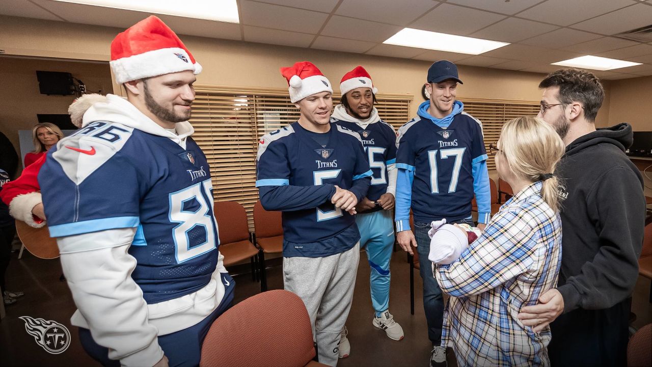 Titans Spread Christmas Cheer at Saint Thomas Midtown Hospital