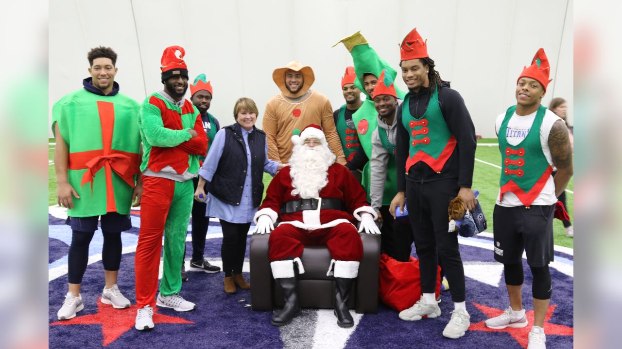 Tennessee Titans Even Santa Claus Cheers For Christmas NFL Long