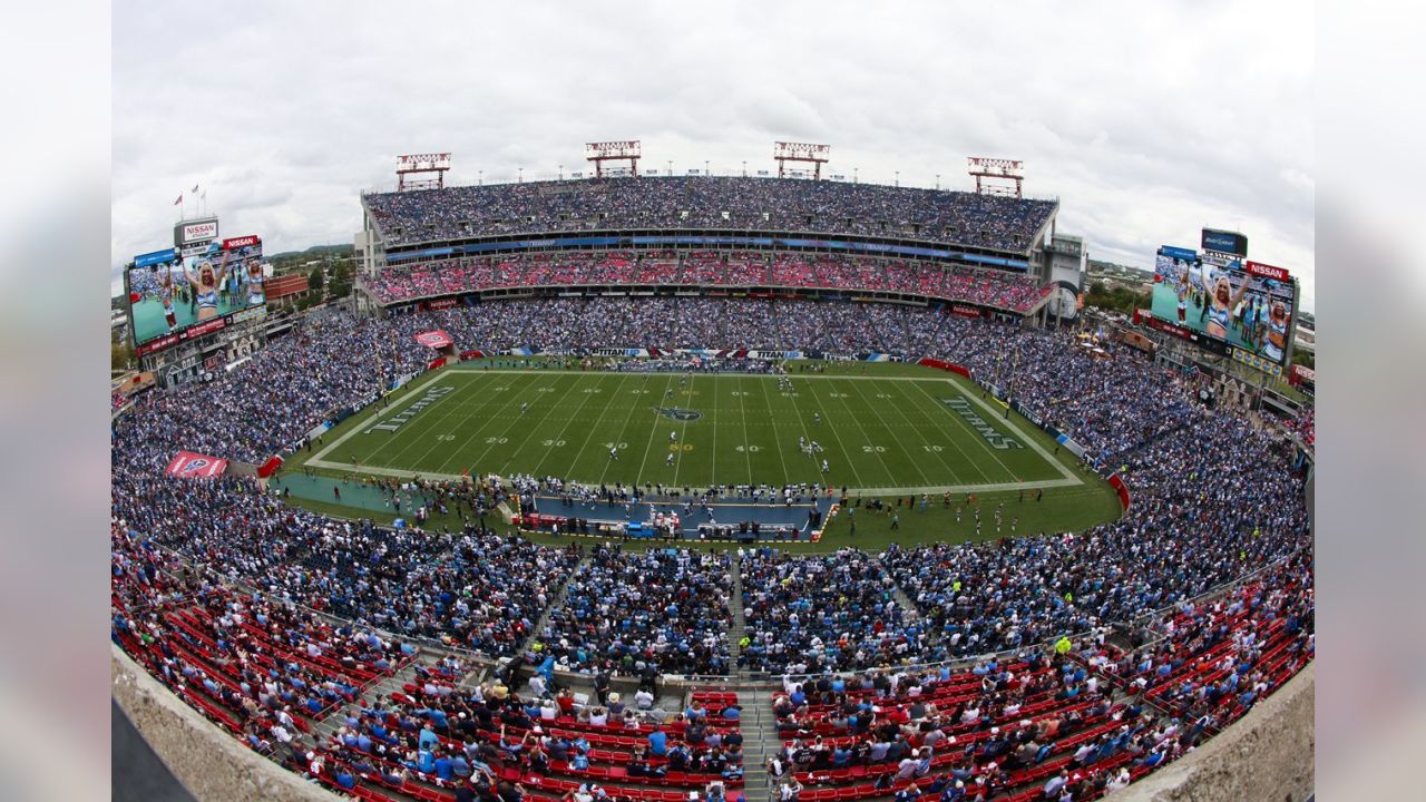 Tennessee Titans - Back in the Nissan Stadium locker room 