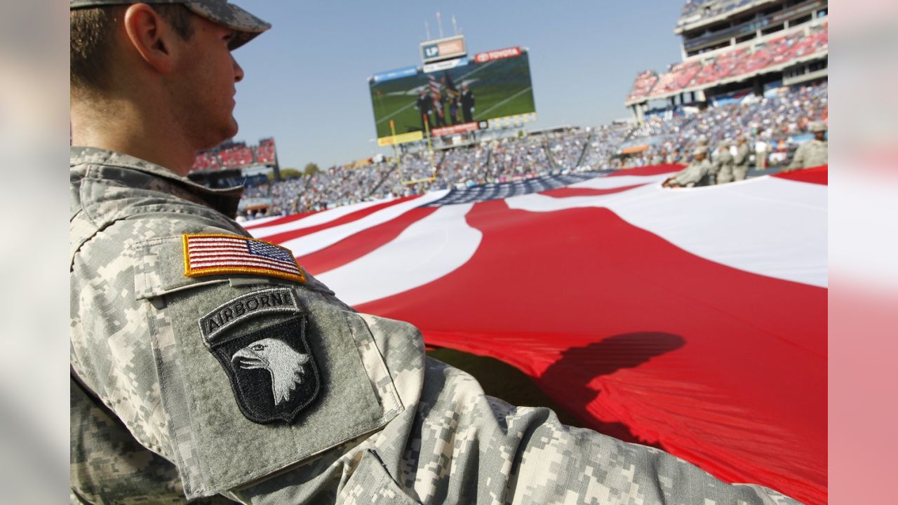 Titans Honor Military in New Costumes