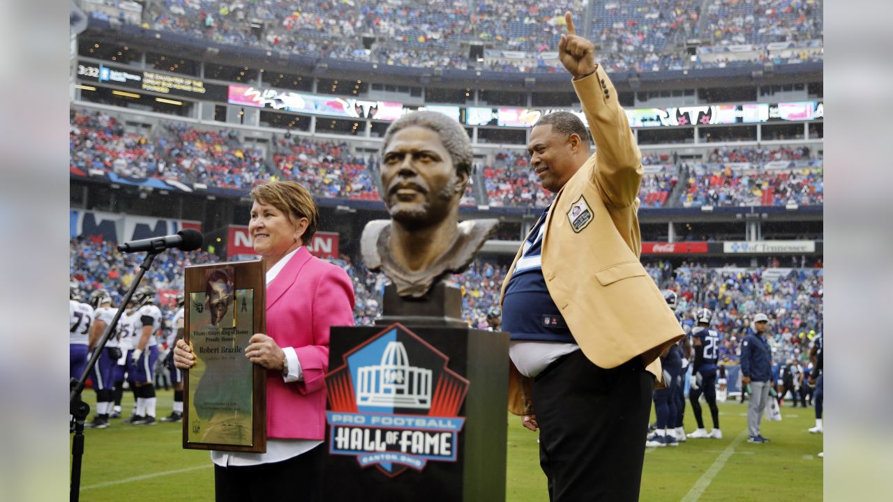 Robert Brazile honored to be a member of the Pro Football Hall of Fame -  Sports Collectors Digest