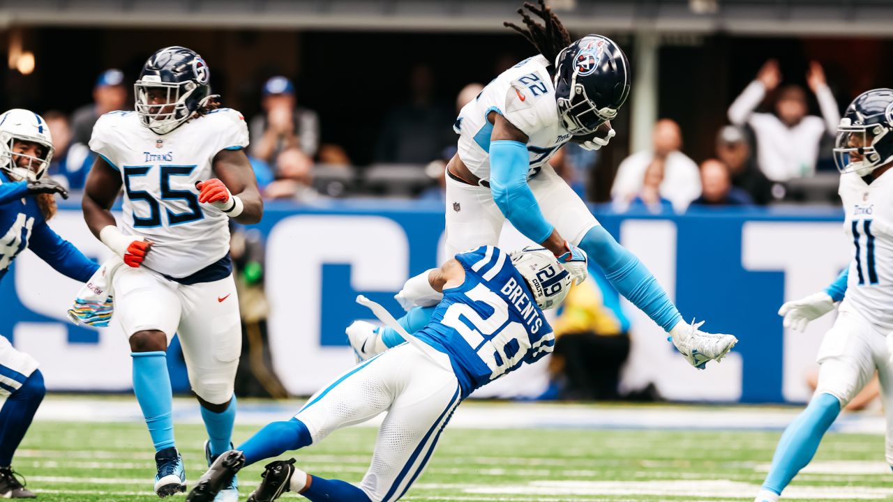 Derrick Henry Tennessee Titans Autographed 16 x 20 Handoff Photograph