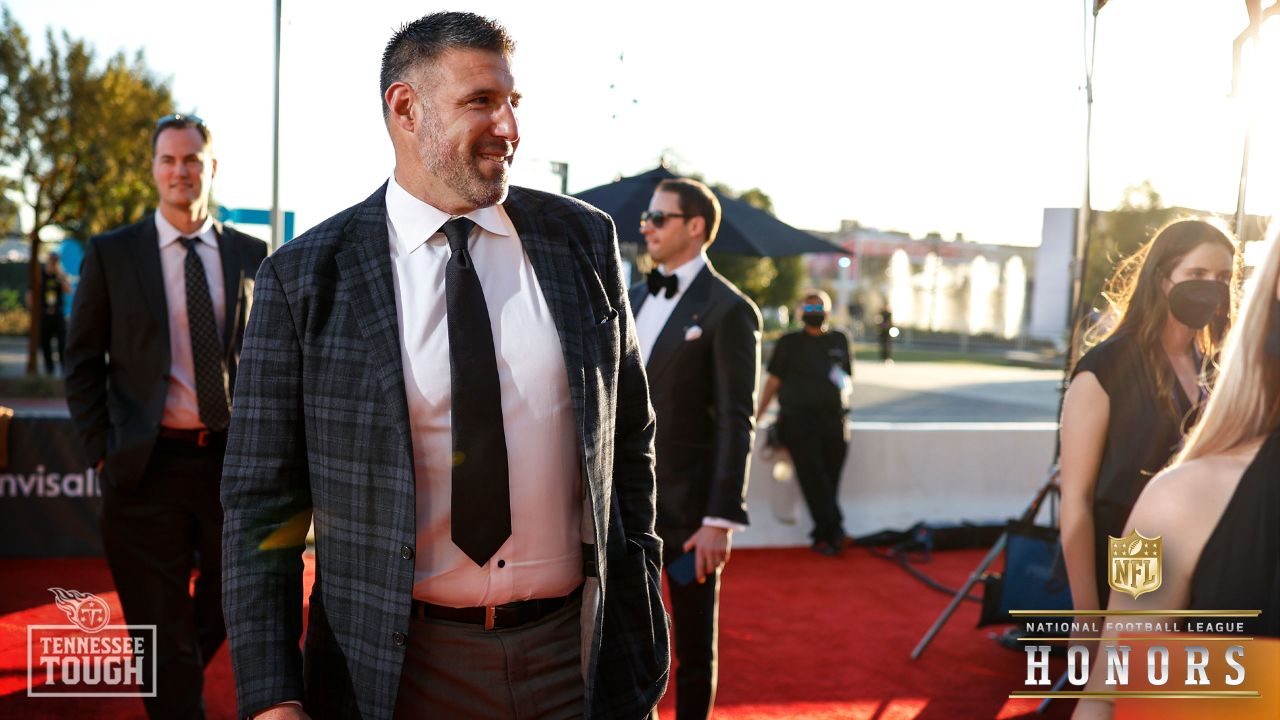 Titans HC Mike Vrabel receives his 2021 NFL Coach of the Year award f