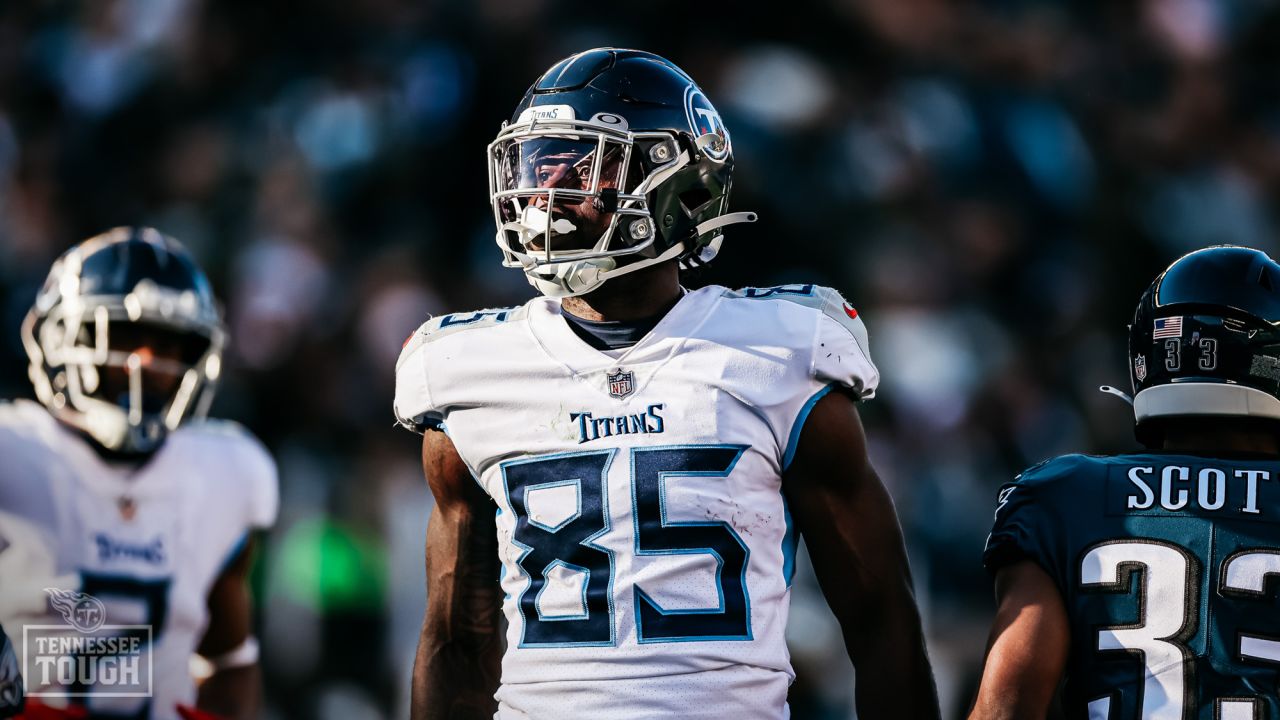 Titans Drop Second Straight, This One a 35-10 Loss to the Eagles