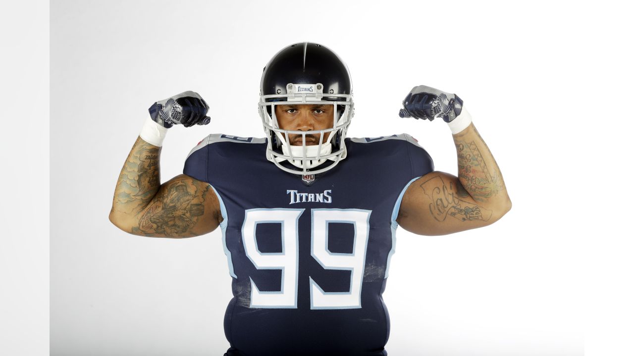 Tennessee Titans defensive tackle Jurrell Casey takes a break during NFL  football training camp Thursday, July 26, 2018, in Nashville, Tenn. (AP  Photo/Mark Humphrey Stock Photo - Alamy