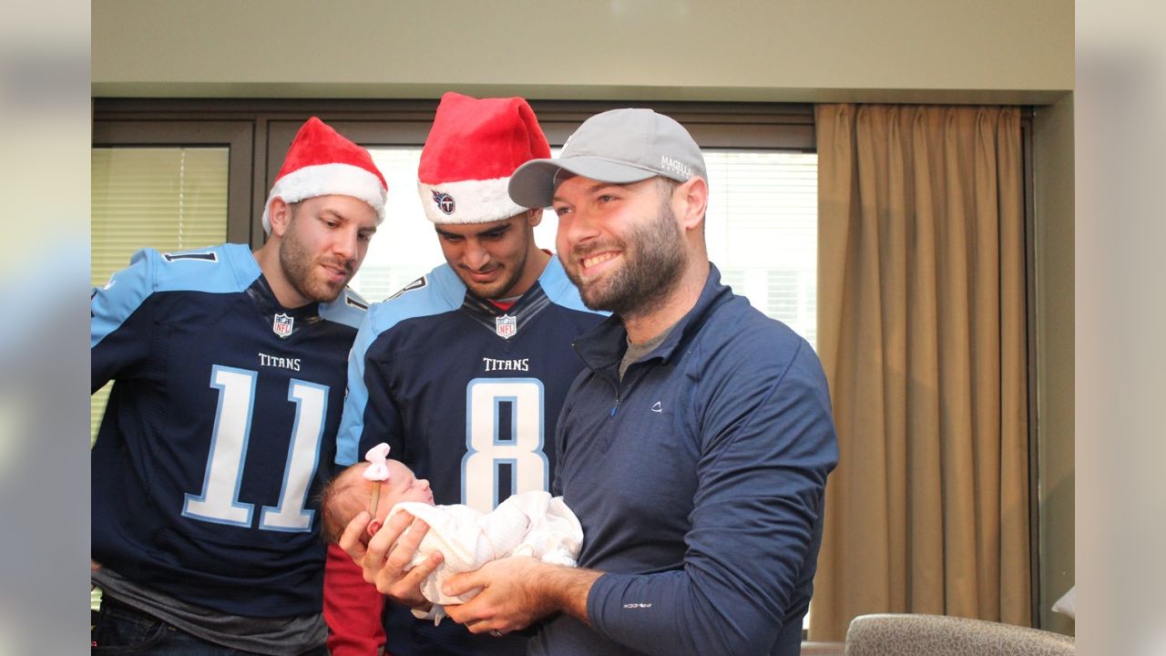 Mariota joins Titans, Santa to visit newborn babies