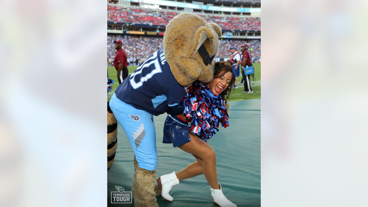 Titans Cheerleader Spotlight: Zephanie