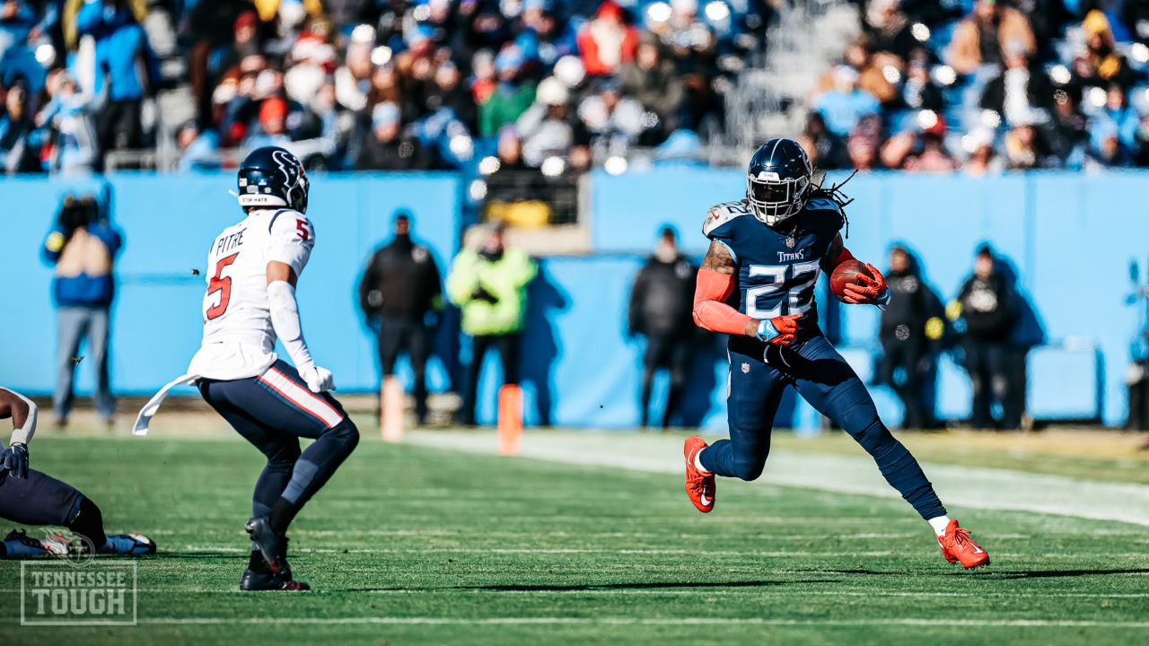 Tennessee Titans linebacker Jack Gibbens tackles Houston Texans News  Photo - Getty Images