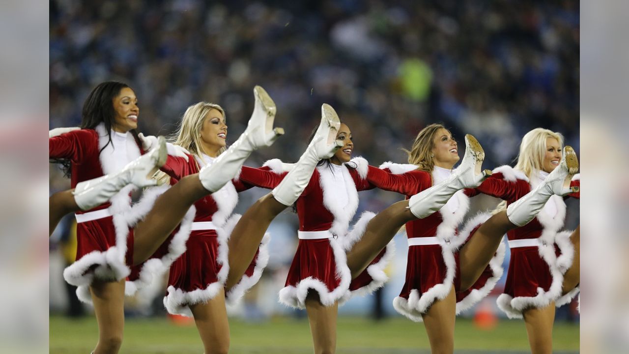 Titans Cheerleaders Celebrate Christmas