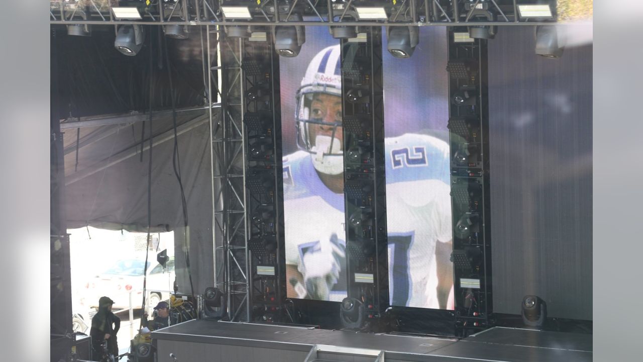 Titans uniforms unveiled during street party on Broadway