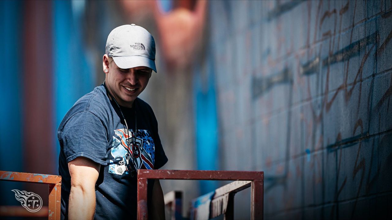 Timelapse of Titans Mural in Downtown Nashville, Nashville, Tennessee  Titans, Tennessee, Kicking off a new Tennessee Titans football season ⚔️, By Tennessee Titans