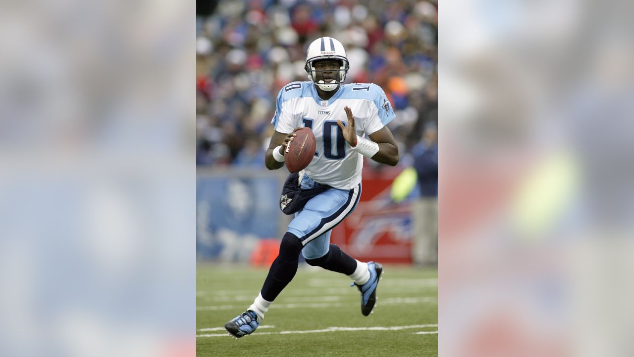 Welcome to the NFL, Vince Young Throwback Thursday to Nov. 26, 2006 when  the Titans came back from 21-0 in the 4th quarter and won…