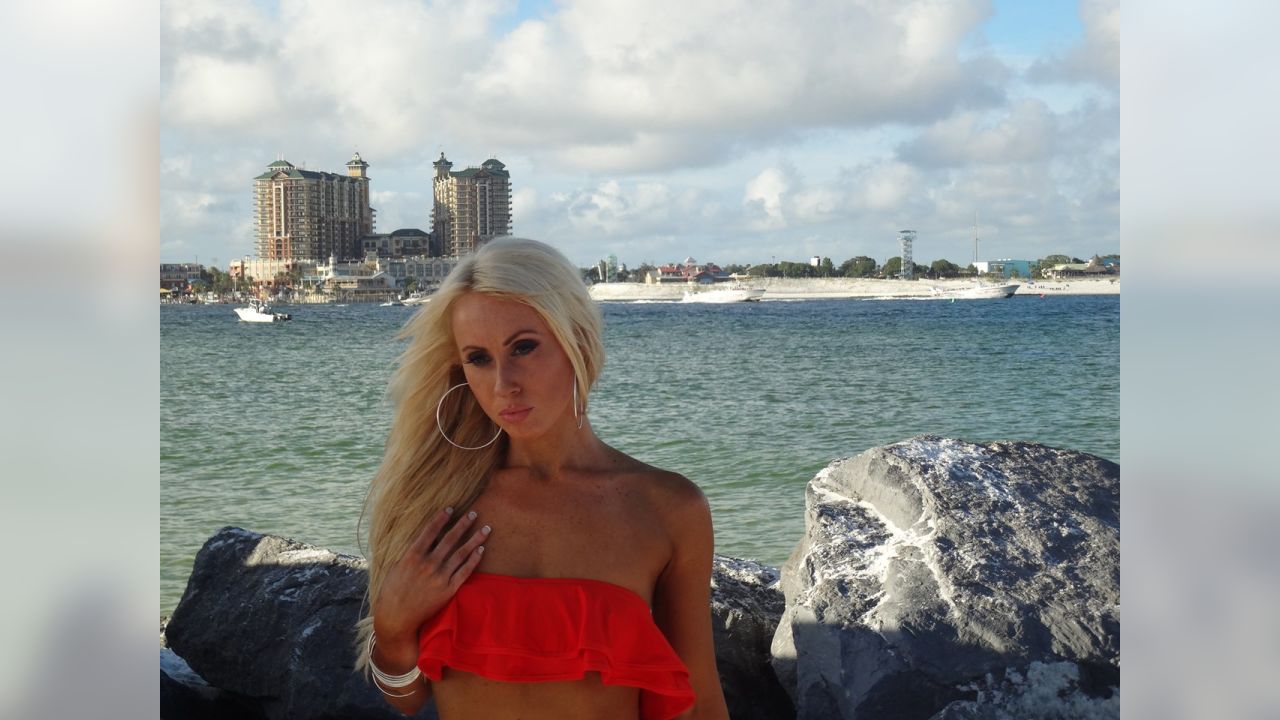 Seaside To Host Titans Cheerleaders 2012 Swimsuit Calendar Photo Shoot