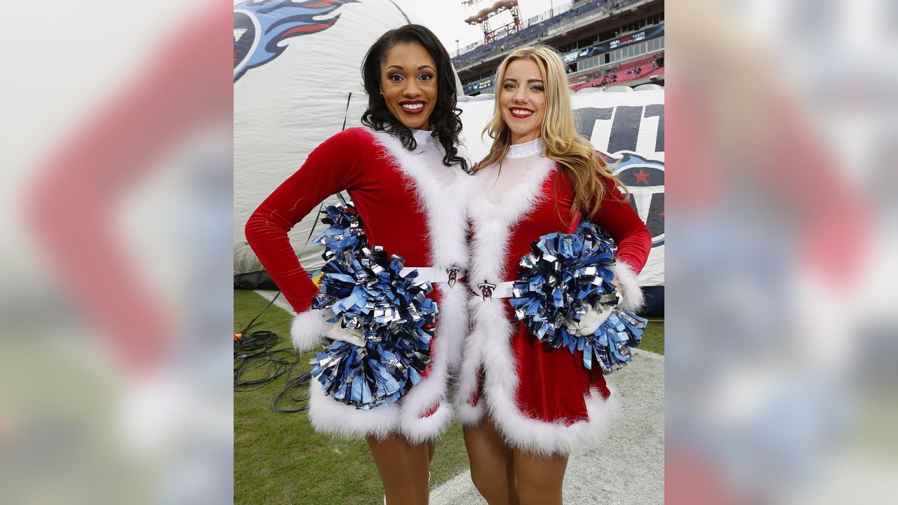 NFL Cheerleaders: Week 15