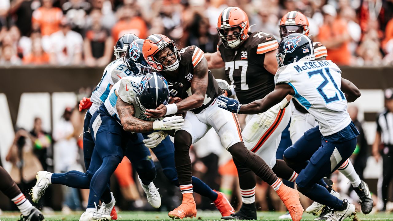 Tennessee Titans' Offensive Grinds to Halt in Ugly 27-3 Loss to Cleveland  Browns - Sports Illustrated Tennessee Titans News, Analysis and More