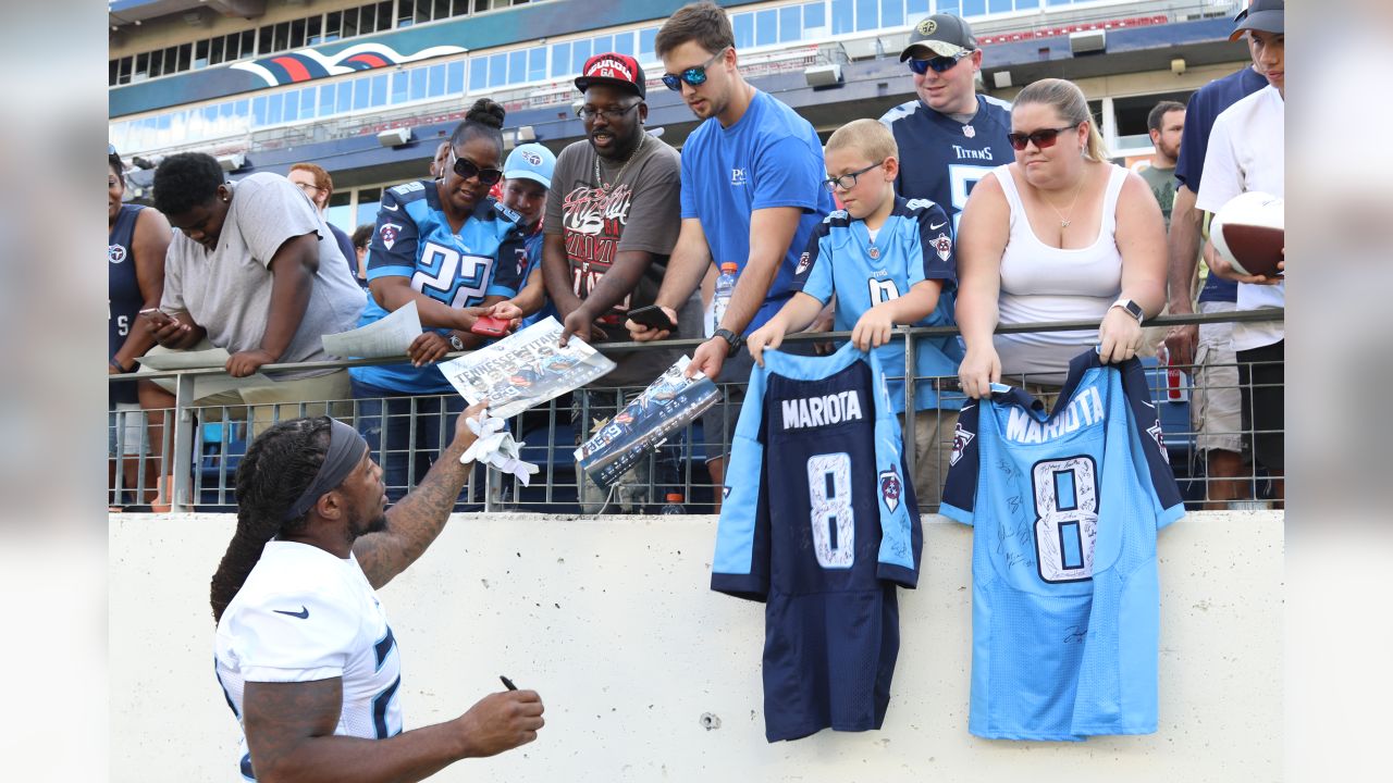 Autograph Session at Nissan Stadium