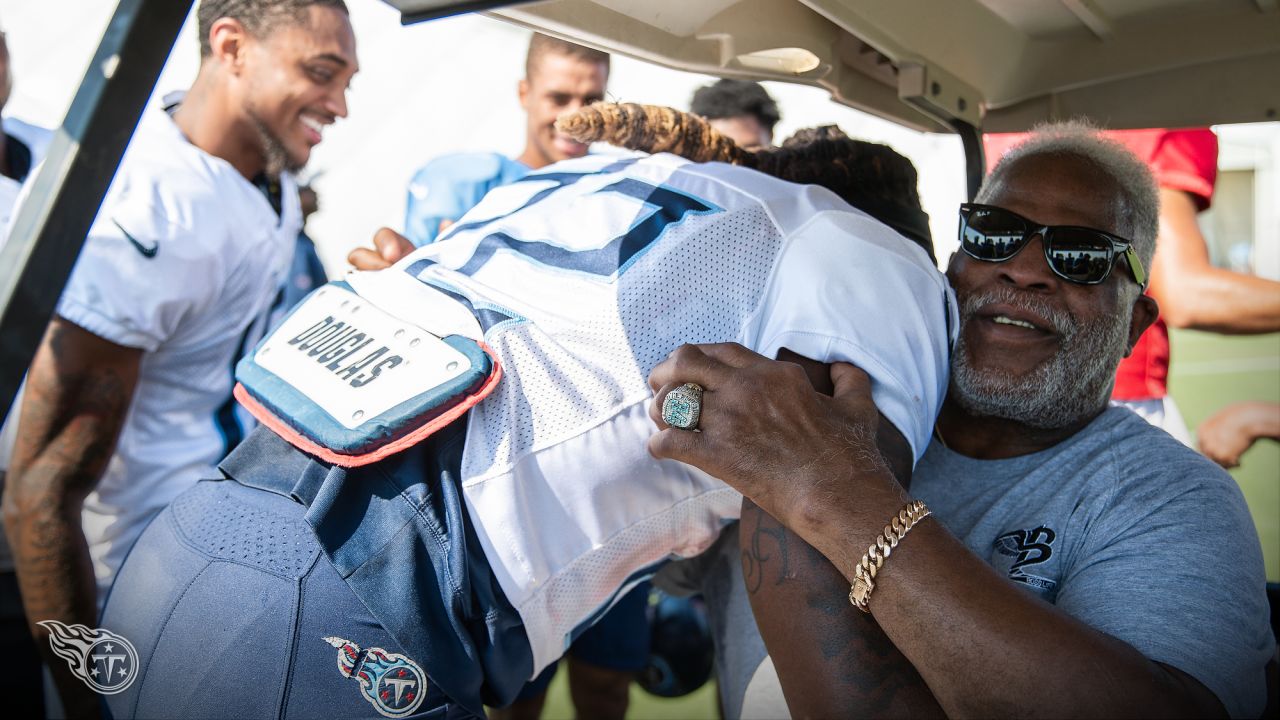 X \ Tennessee Titans على X: Earl Campbell Honoring our Oilers 