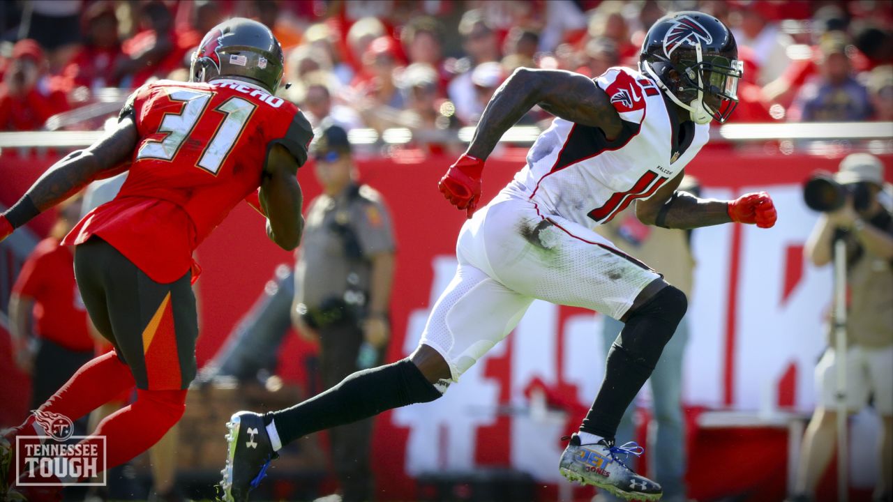 December 29, 2019: Atlanta Falcons wide receiver Julio Jones (11) signs a  jersey for fans after the NFL game between the Atlanta Falcons and the Tampa  Bay Buccaneers held at Raymond James