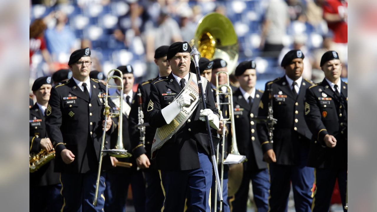 Titans Honor Military in New Costumes