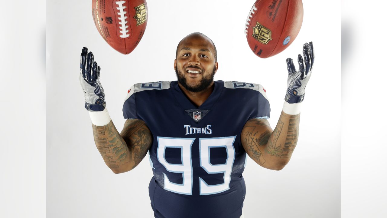 Tennessee Titans defensive tackle Jurrell Casey takes a break during NFL  football training camp Thursday, July 26, 2018, in Nashville, Tenn. (AP  Photo/Mark Humphrey Stock Photo - Alamy