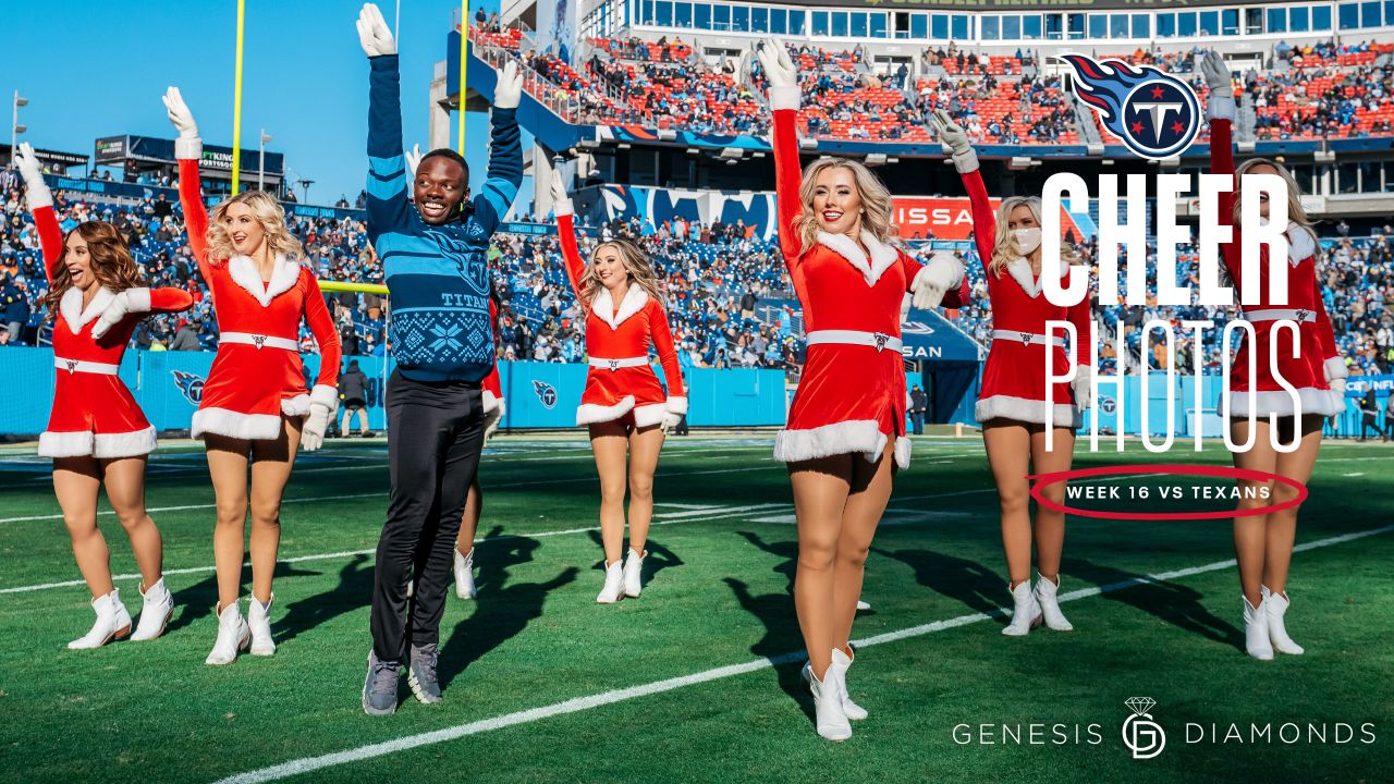 Tennessee Titans Cheerleaders & T-Rac - Regular Season Week 17