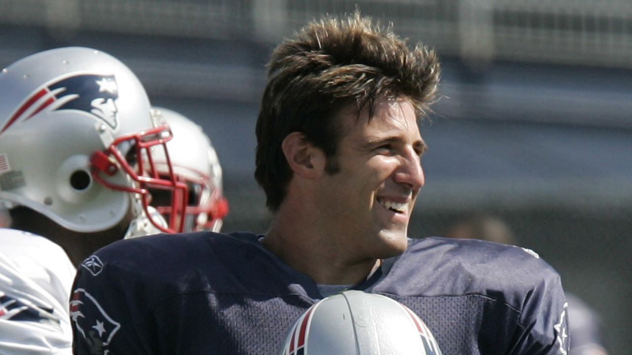 Hurley: Why Mike Vrabel Gets My Vote For The Patriots Hall Of Fame - CBS  Boston