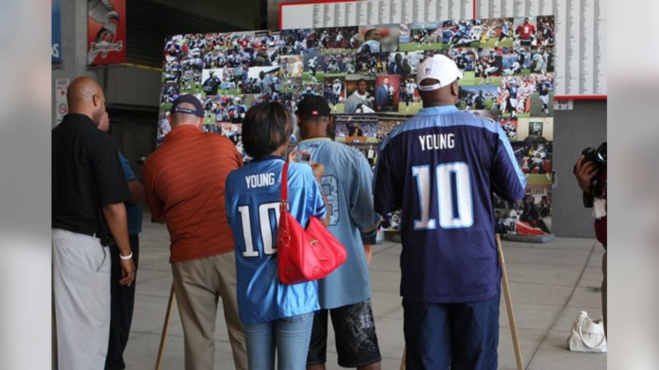 Titans Fans Pay Tribute to McNair at LP Field