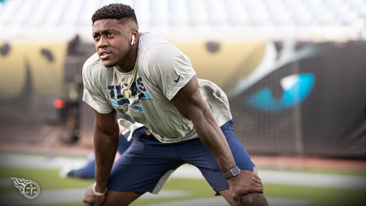 Tennessee Titans wide receiver A.J. Brown (11) warms up befopre