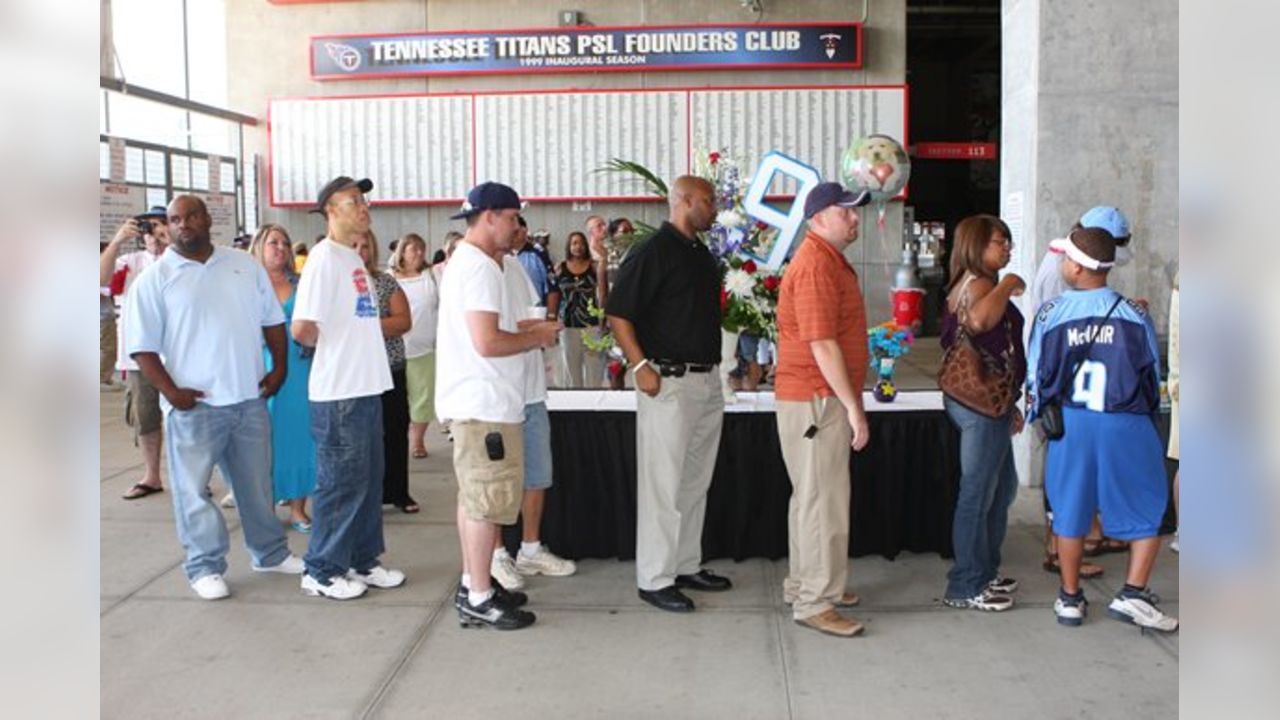 Titans Fans Pay Tribute to McNair at LP Field