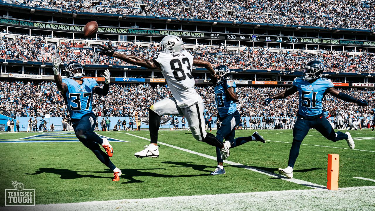 3,824 Oakland Raiders Vs Tennessee Stock Photos, High-Res Pictures, and  Images - Getty Images