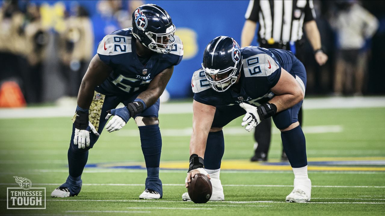 Tennessee Titans center Ben Jones (60) lines up against the Los