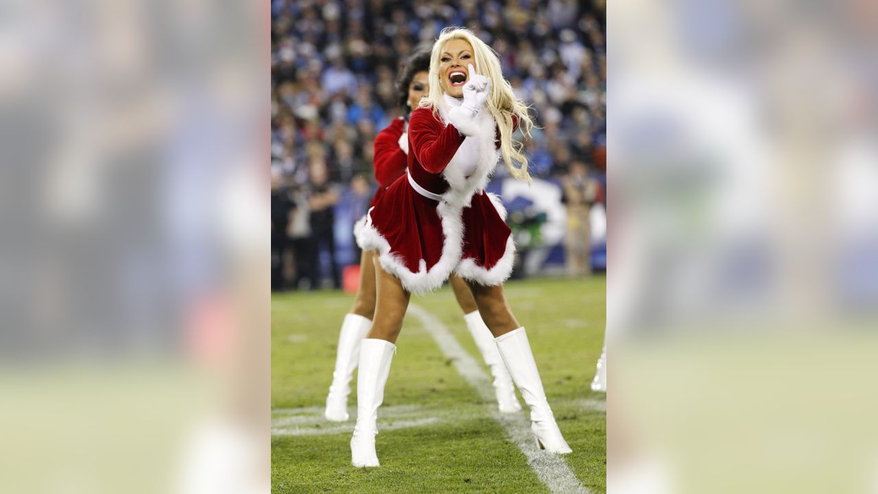 Titans Cheerleaders Celebrate Christmas