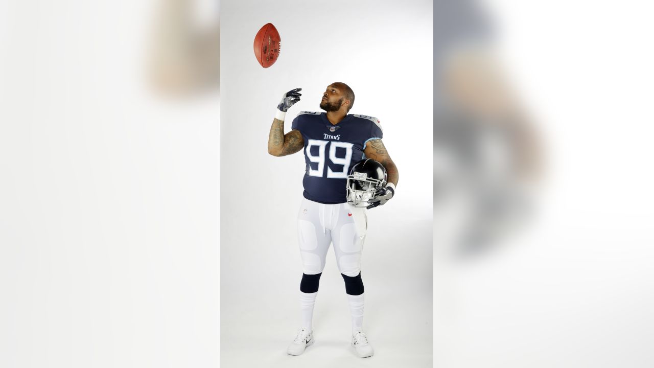 Tennessee Titans defensive tackle Jurrell Casey takes a break during NFL  football training camp Thursday, July 26, 2018, in Nashville, Tenn. (AP  Photo/Mark Humphrey Stock Photo - Alamy