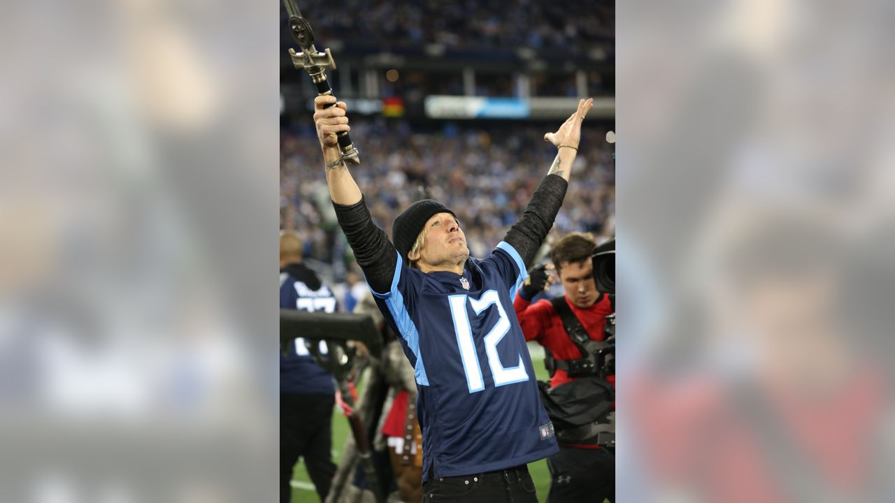 Keith Urban looks every inch the super fan as he serves as the Tennessee  Titans' 12th Man