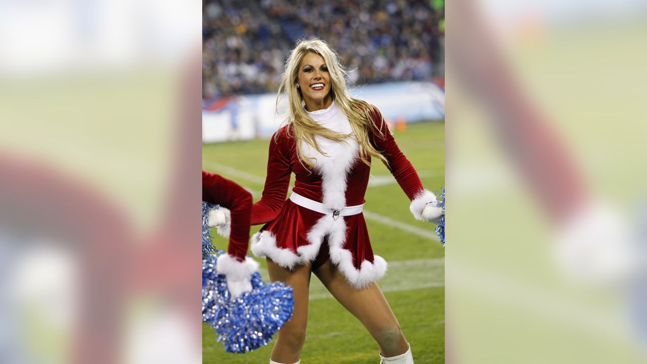 Titans Cheerleaders Celebrate Christmas