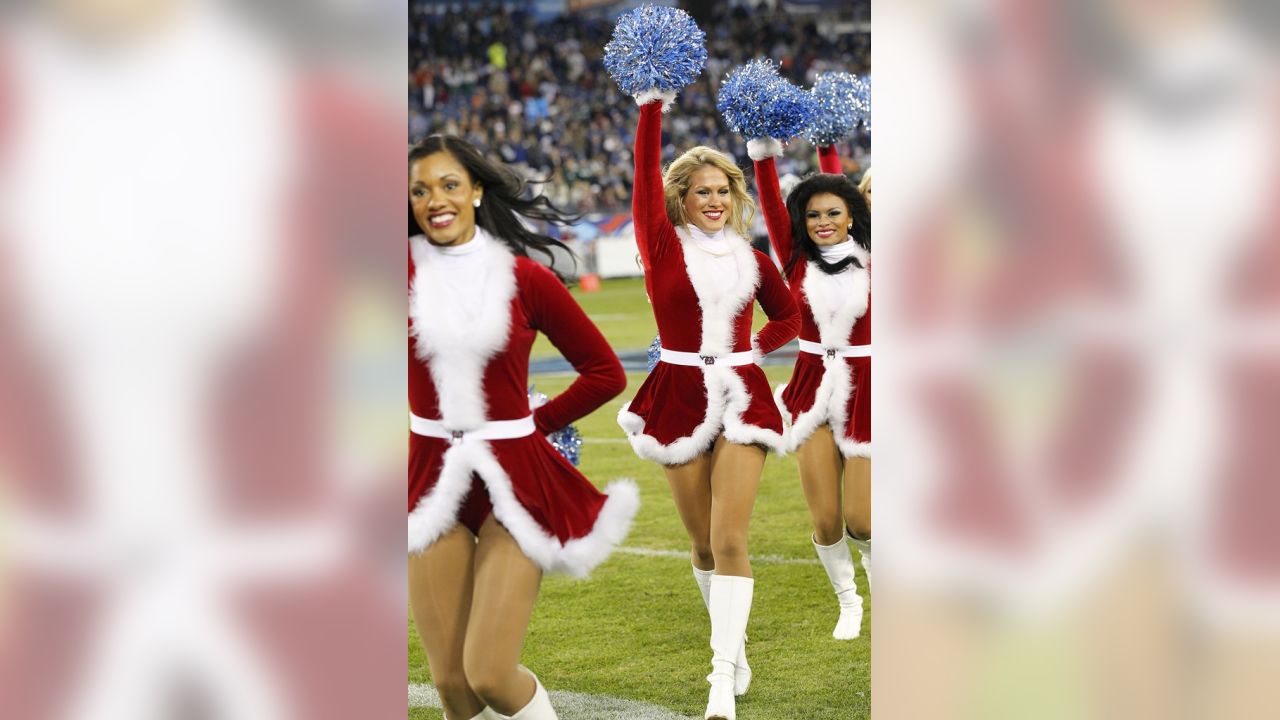 Titans Cheerleaders Celebrate Christmas