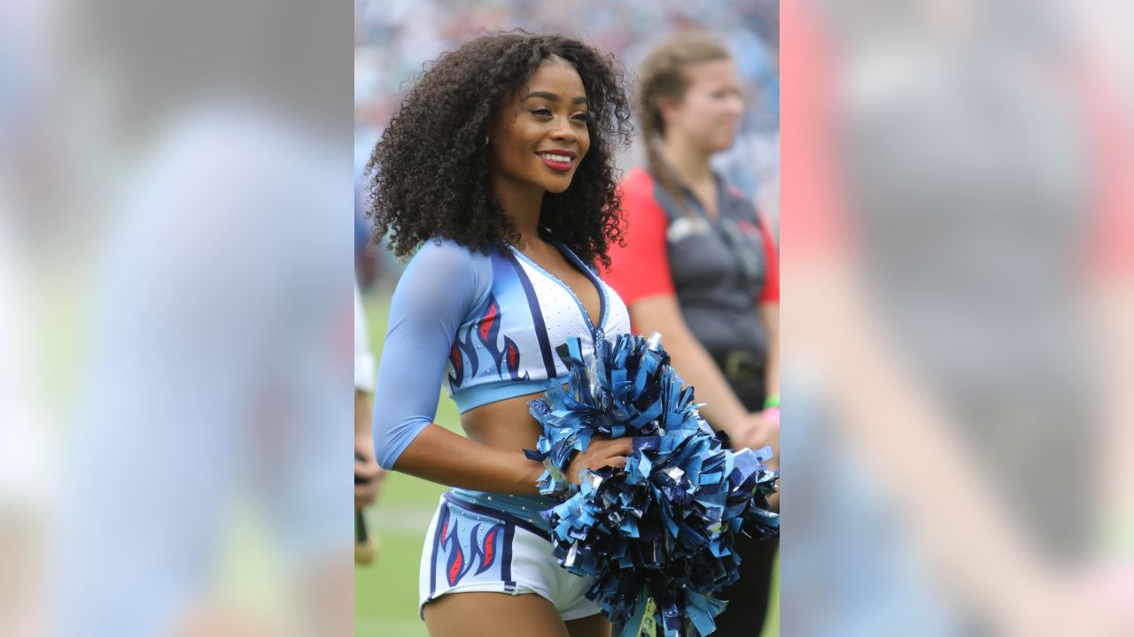 Titans Cheerleader Rookie Spotlight: Alexandria