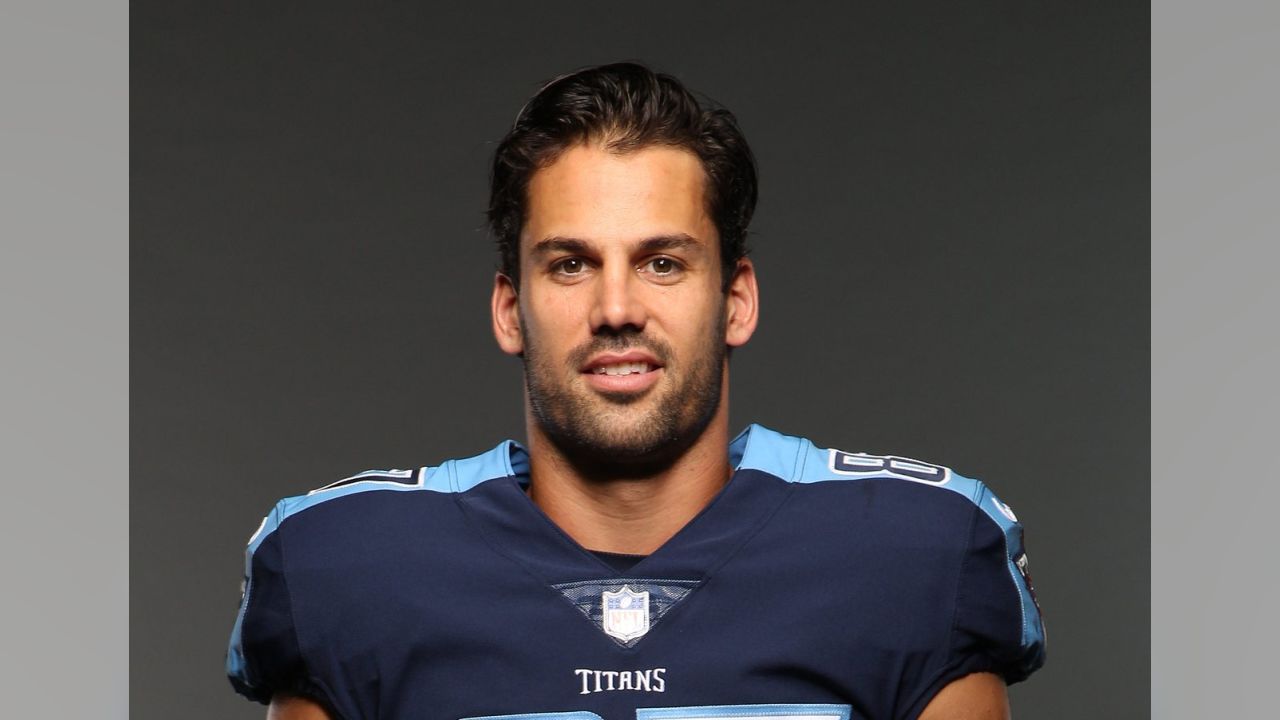 Titans name retired LB battling ALS as a team captain for 2017 season 