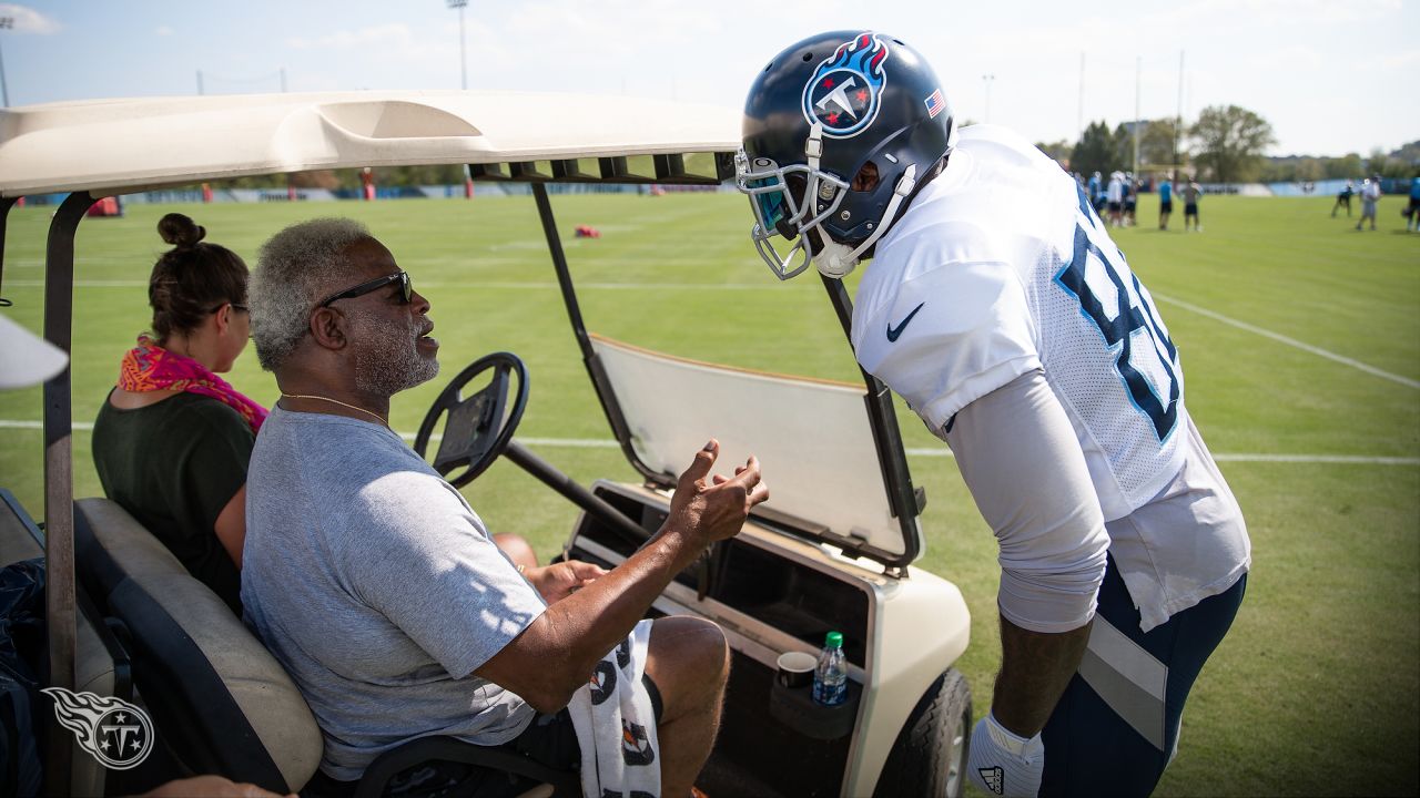 X \ Tennessee Titans على X: Earl Campbell Honoring our Oilers 