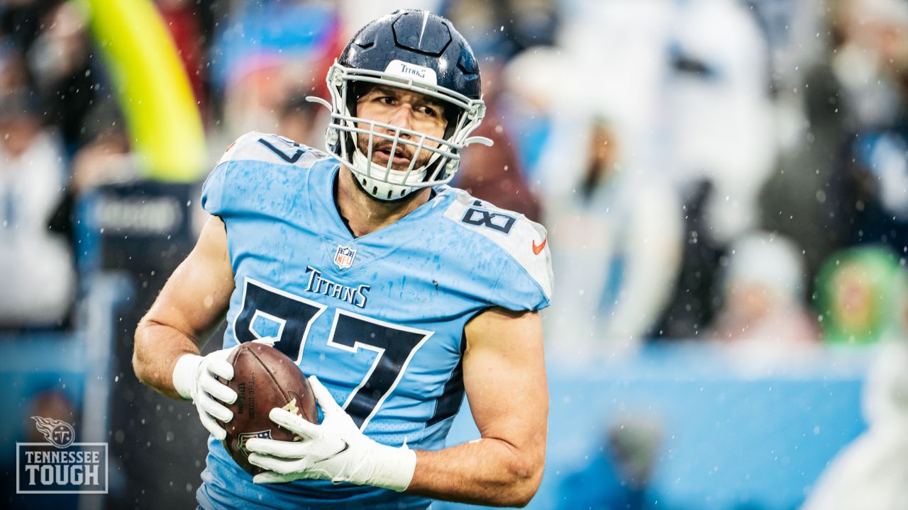 Should the Tennessee Titans re-sign TE Geoff Swaim?