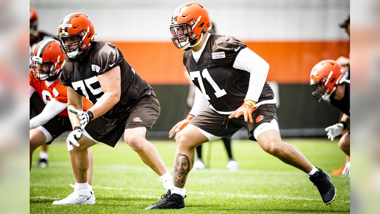 CLEVELAND, OH - AUGUST 29: Cleveland Browns linebacker Willie