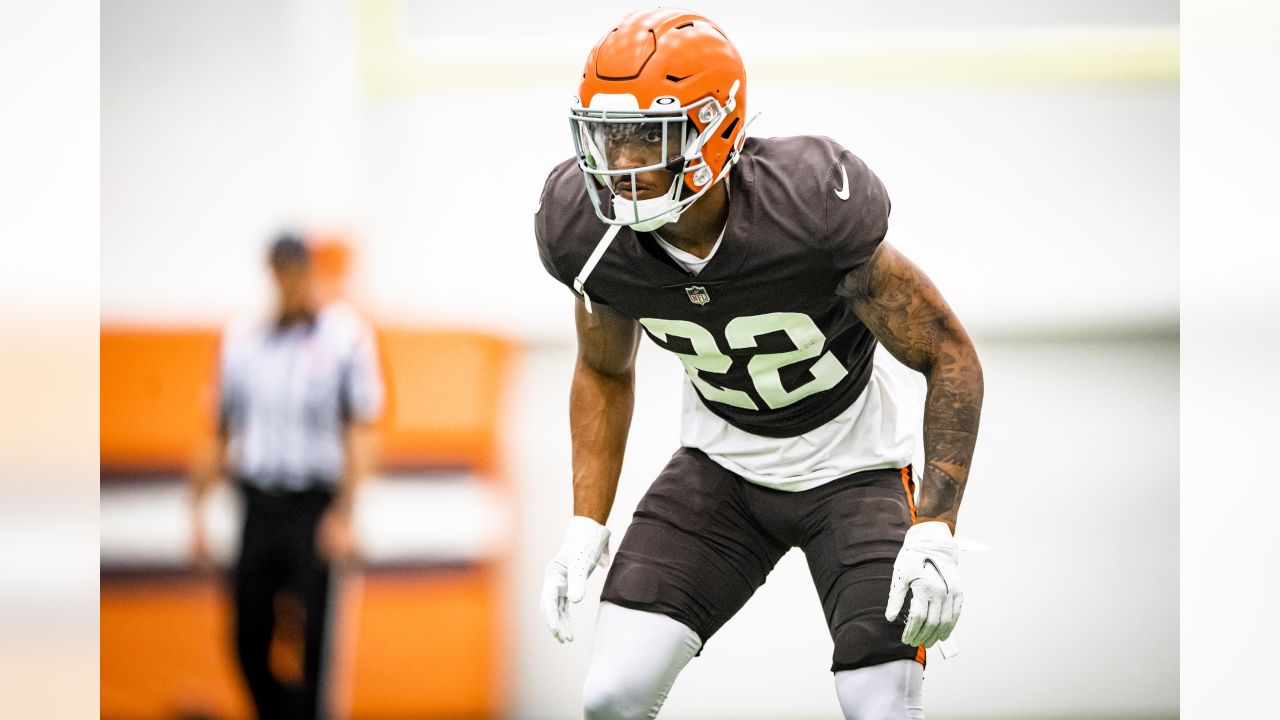 Browns place WR Anthony Schwartz, LB Sione Takitaki on injured reserve