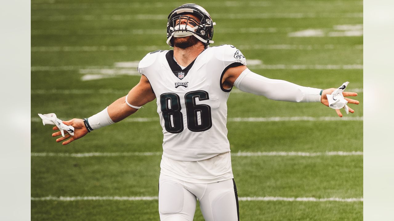 Arizona Cardinals tight end Zach Ertz (86) with his helmet off