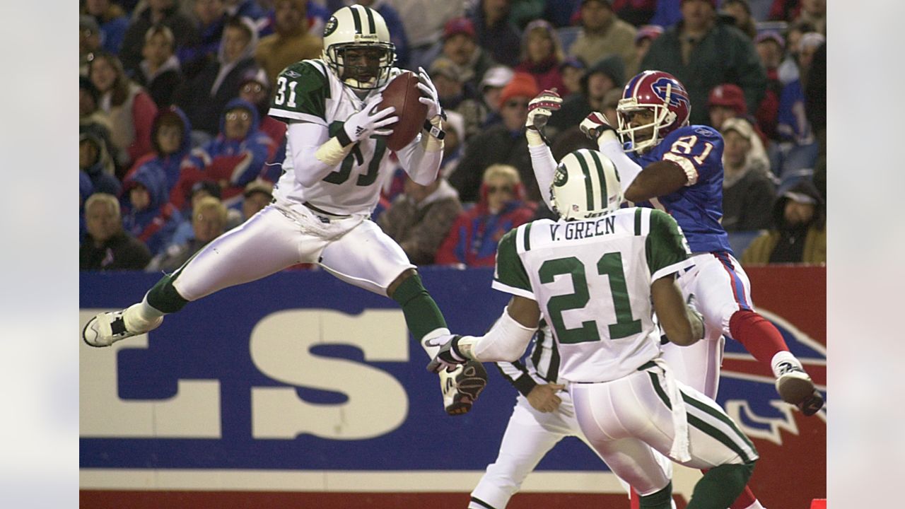 Buffalo Bills defensive back Jairus Byrd (31) runs back an