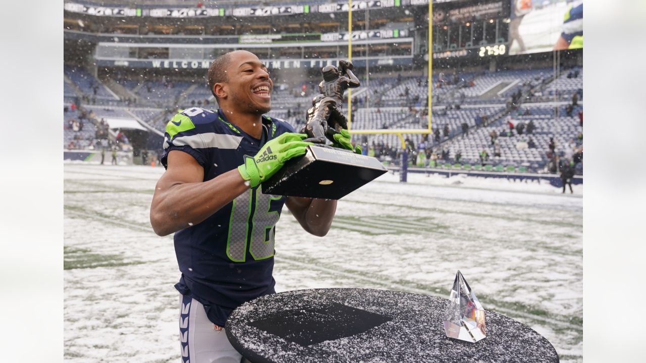 Seahawks WR Tyler Lockett wins Seattle Male Sports Star of the Year