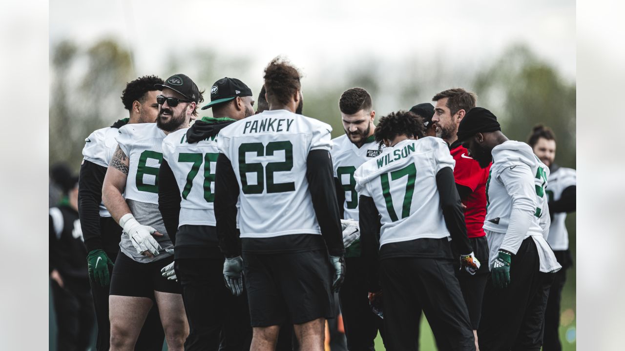 Garrett Wilson Already Bonding on Jets Practice Field with Aaron